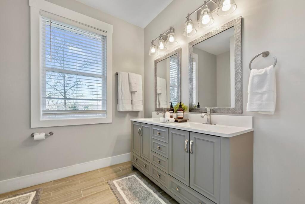 Brand New Cozy Modern Bungalow W/Hot Tub+Movieroom 7 Min From Uptown Charlotte Exterior foto