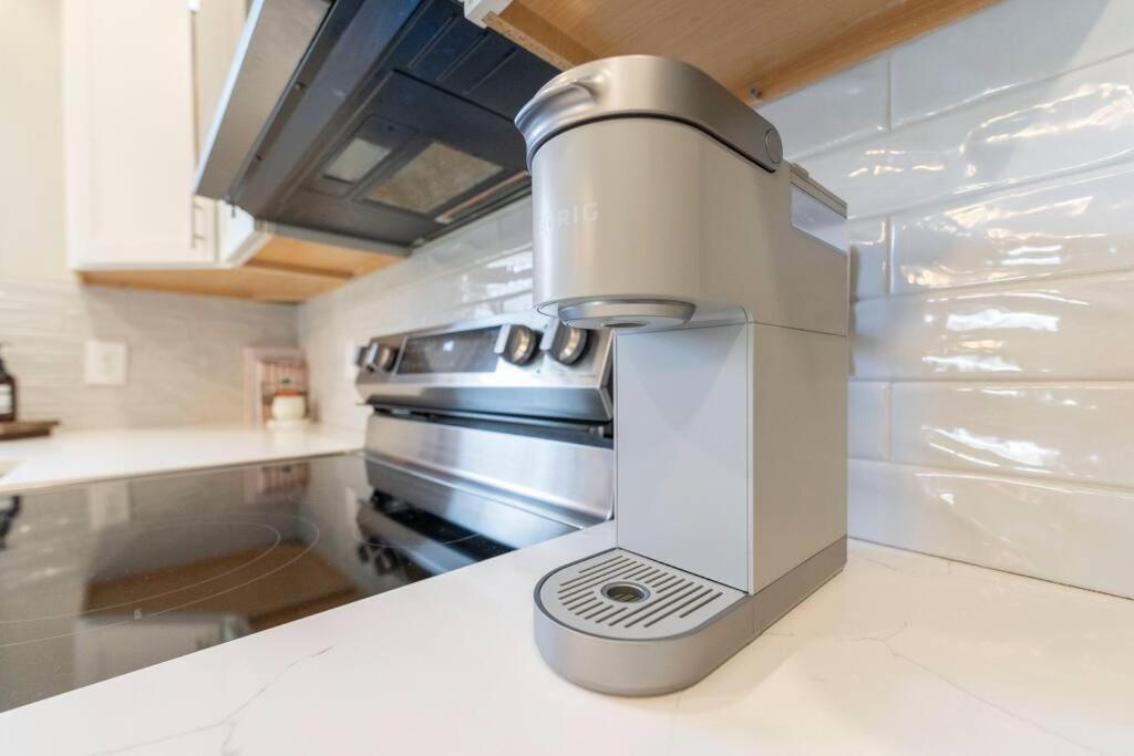 Brand New Cozy Modern Bungalow W/Hot Tub+Movieroom 7 Min From Uptown Charlotte Exterior foto