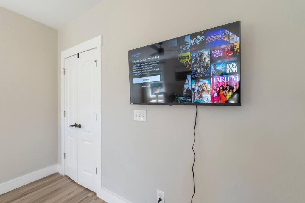 Brand New Cozy Modern Bungalow W/Hot Tub+Movieroom 7 Min From Uptown Charlotte Exterior foto
