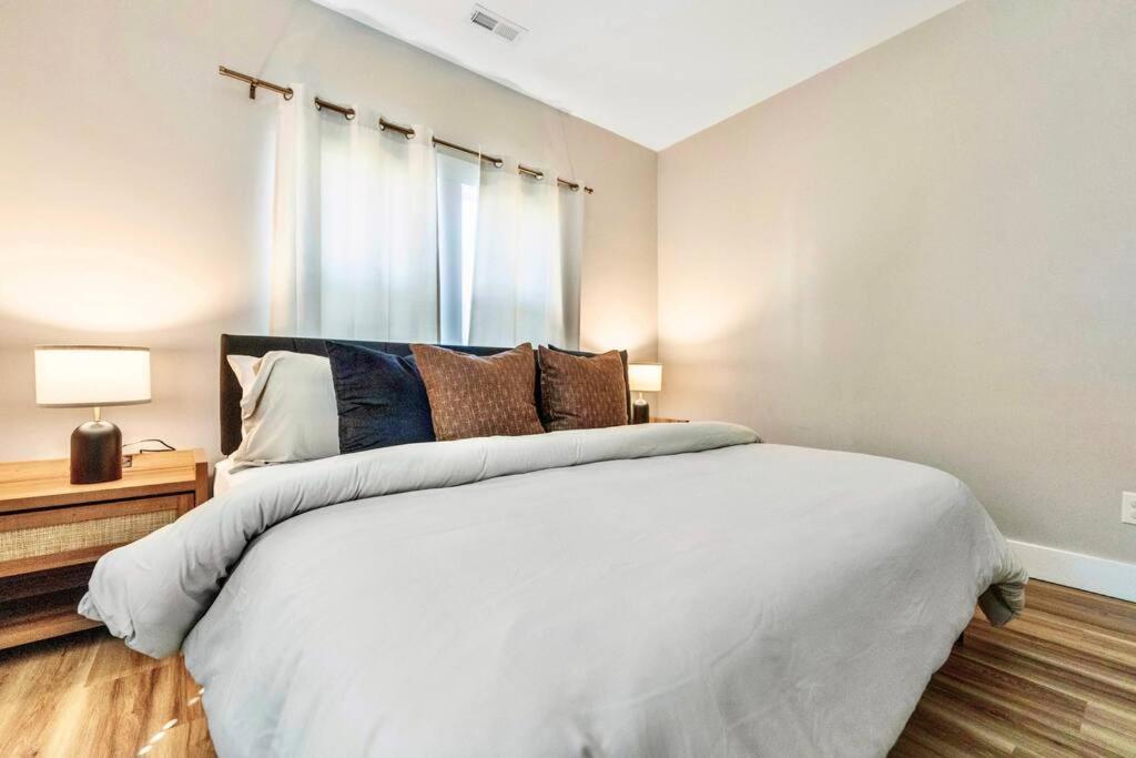 Brand New Cozy Modern Bungalow W/Hot Tub+Movieroom 7 Min From Uptown Charlotte Exterior foto