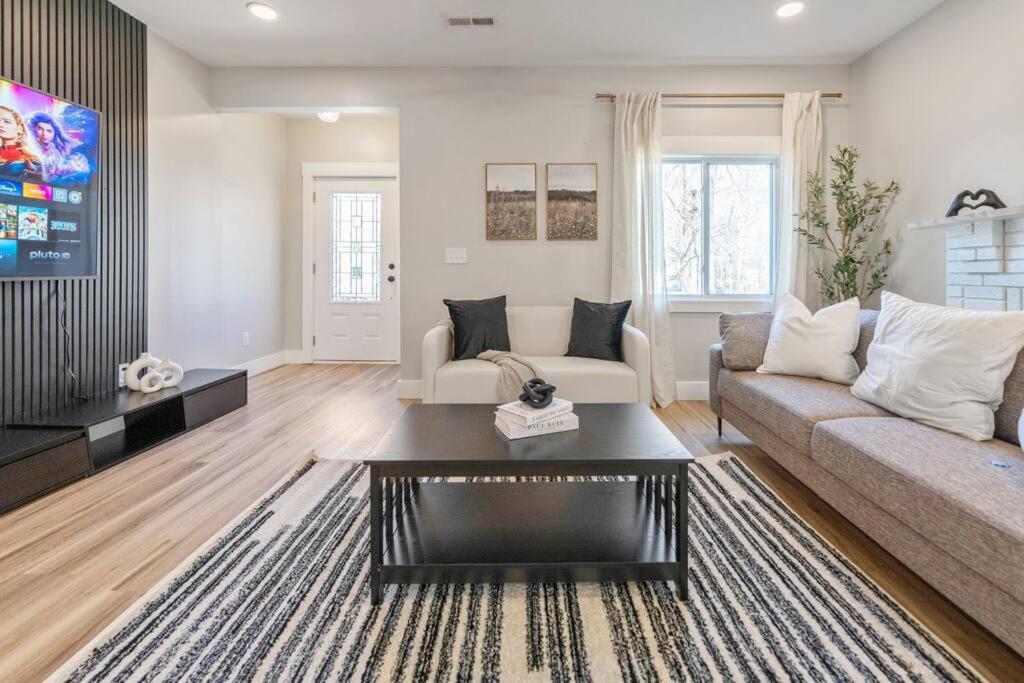 Brand New Cozy Modern Bungalow W/Hot Tub+Movieroom 7 Min From Uptown Charlotte Exterior foto